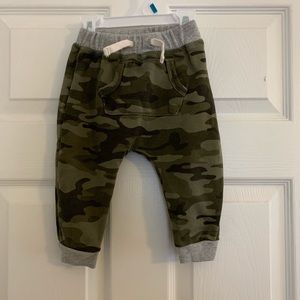 Boys GAP camo sweat pants 12-18 months